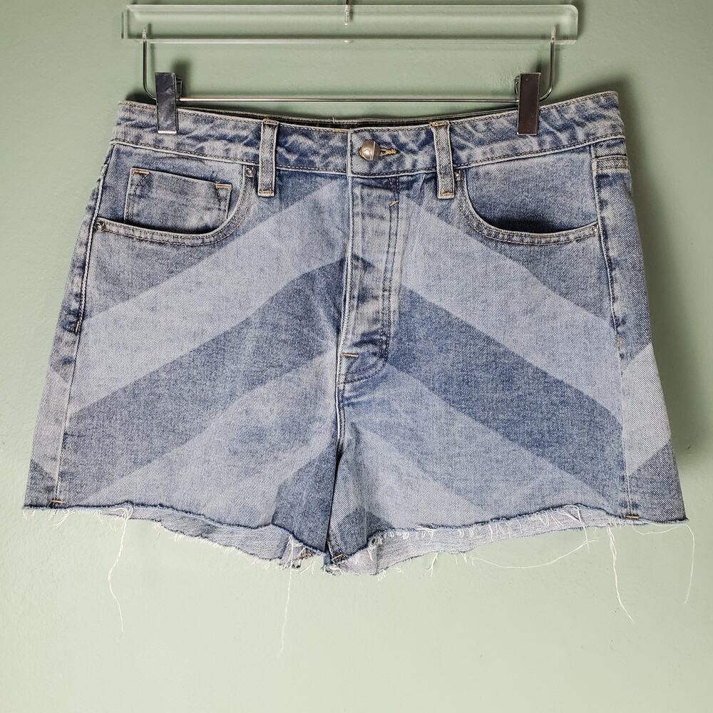 Vigoss Womens Chevron Raw Hem Medium Wash Denim Shorts Size 32